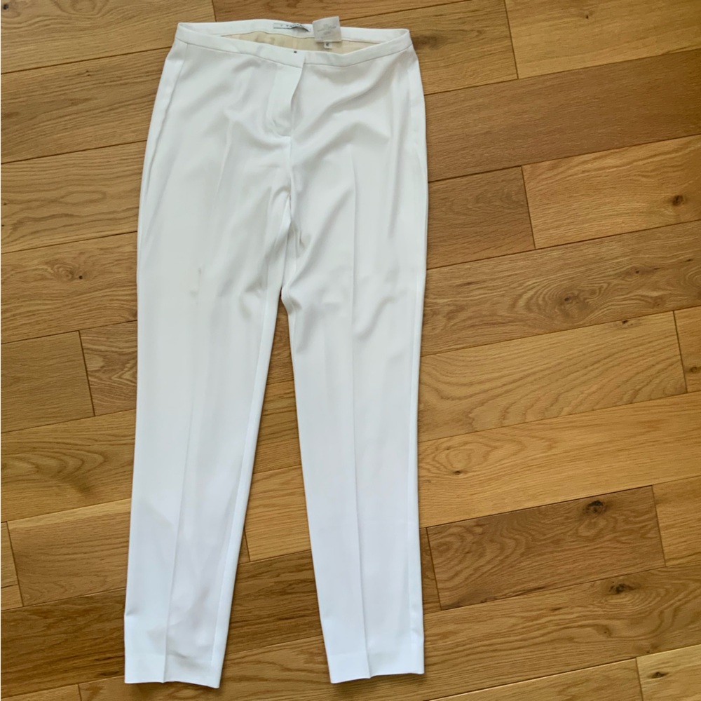 Tahari white dress pants in size 2; perfect condition